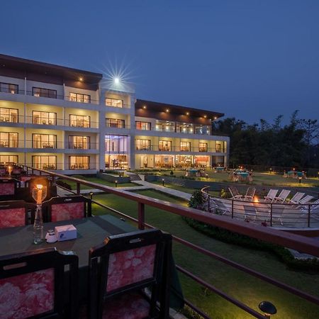 Park Safari Resort Sauraha Eksteriør bilde