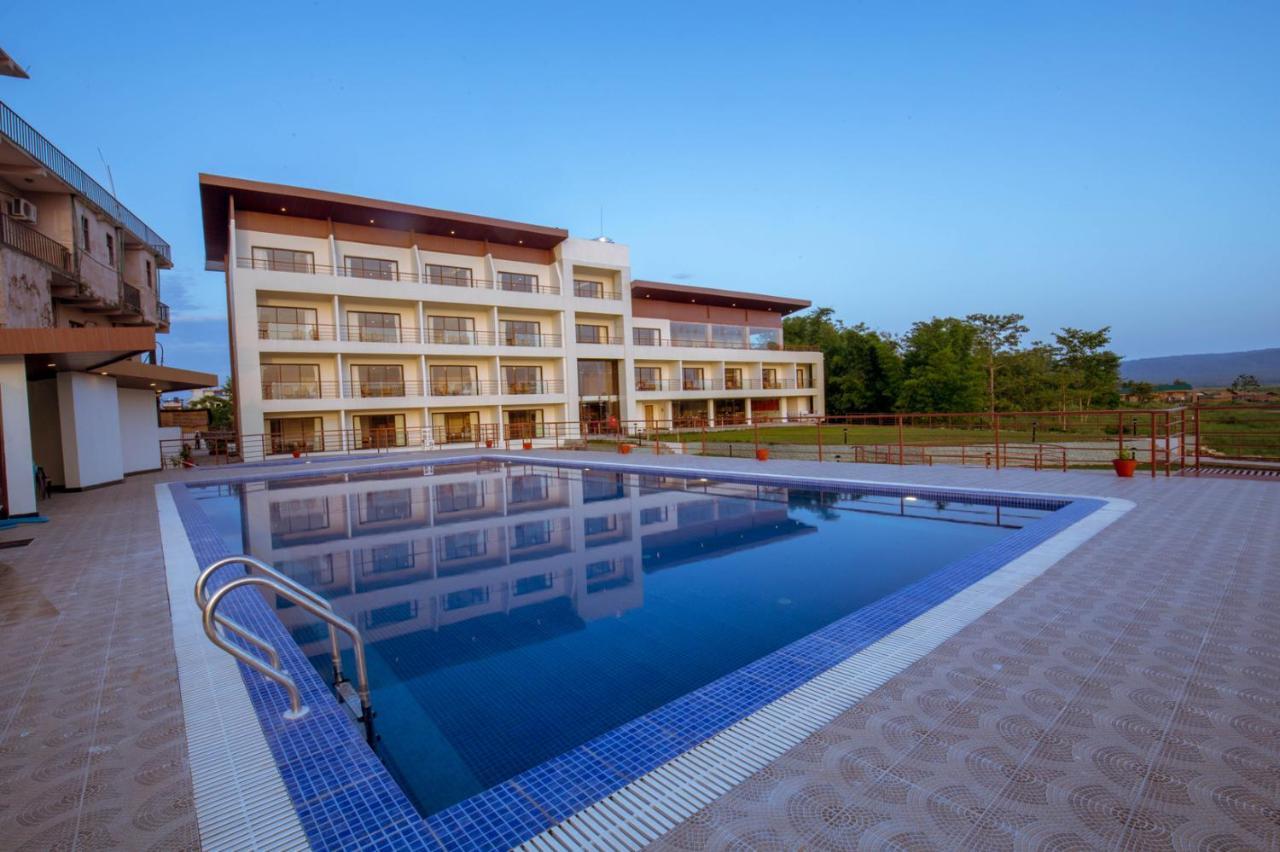 Park Safari Resort Sauraha Eksteriør bilde