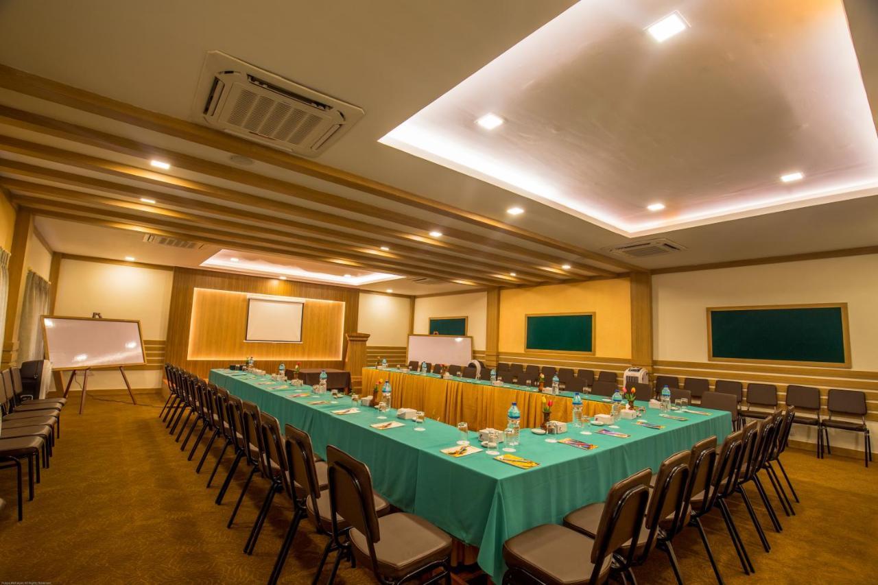 Park Safari Resort Sauraha Eksteriør bilde