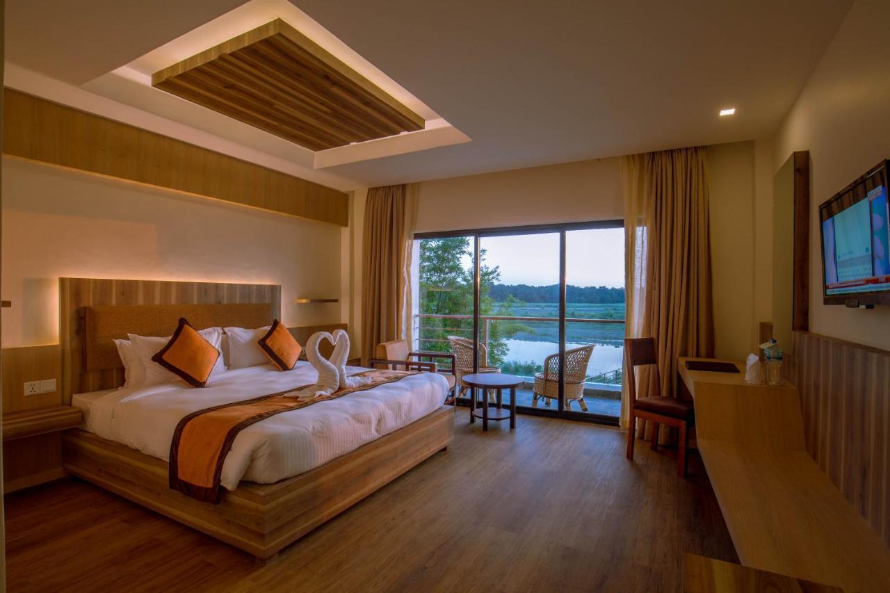 Park Safari Resort Sauraha Eksteriør bilde