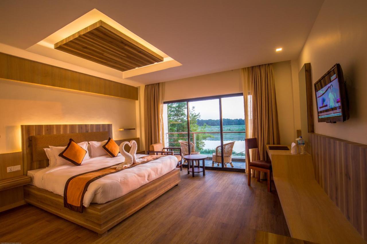 Park Safari Resort Sauraha Eksteriør bilde
