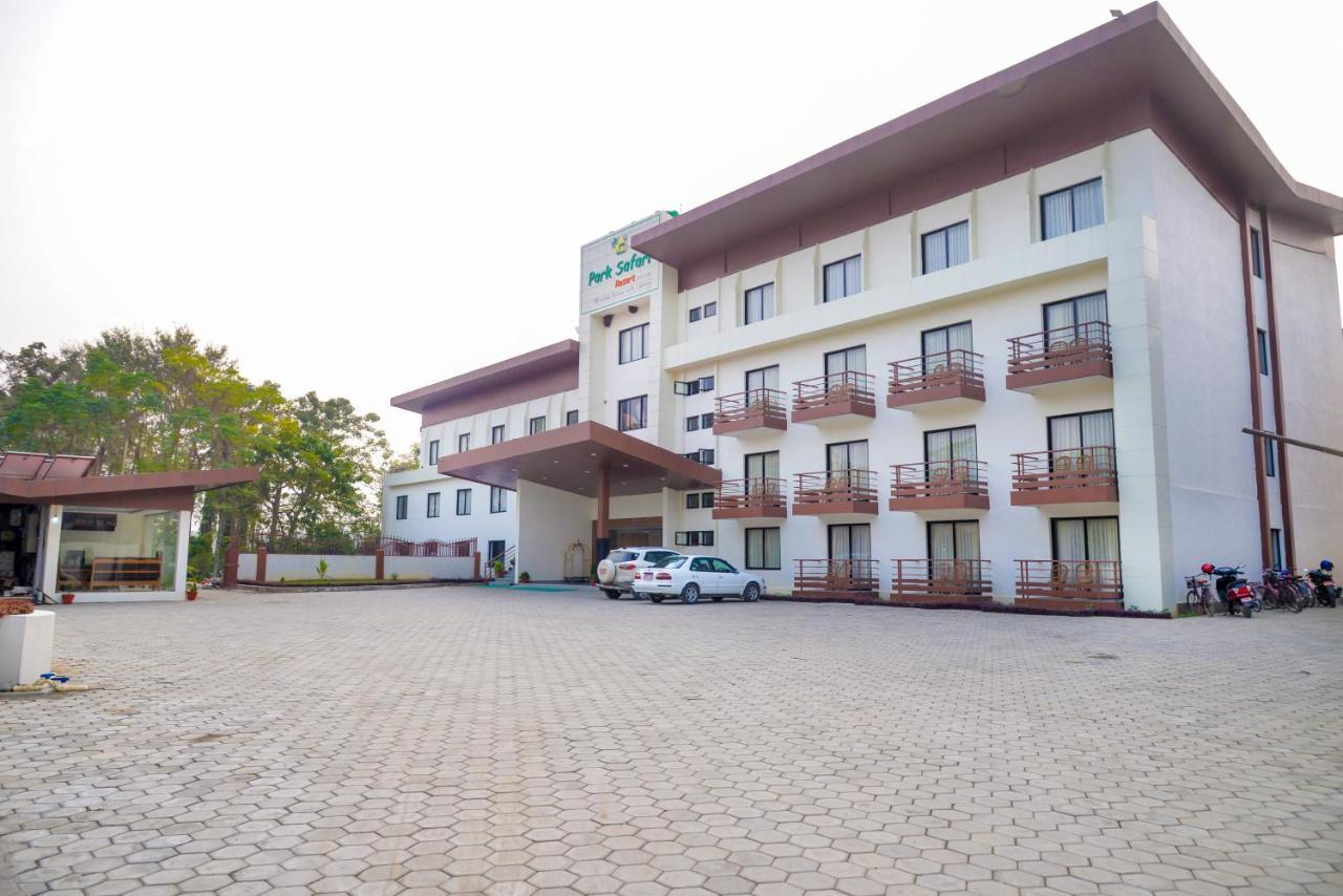 Park Safari Resort Sauraha Eksteriør bilde