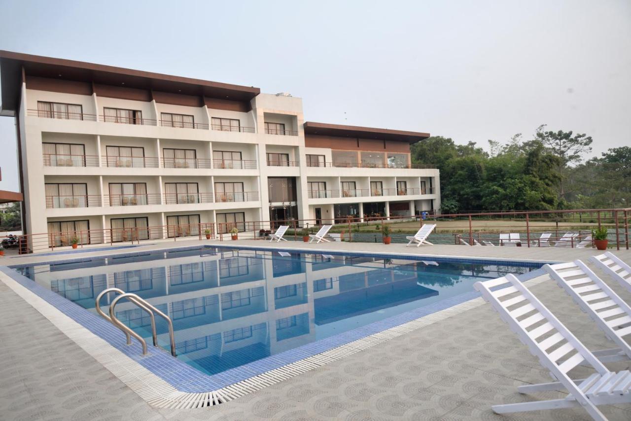 Park Safari Resort Sauraha Eksteriør bilde