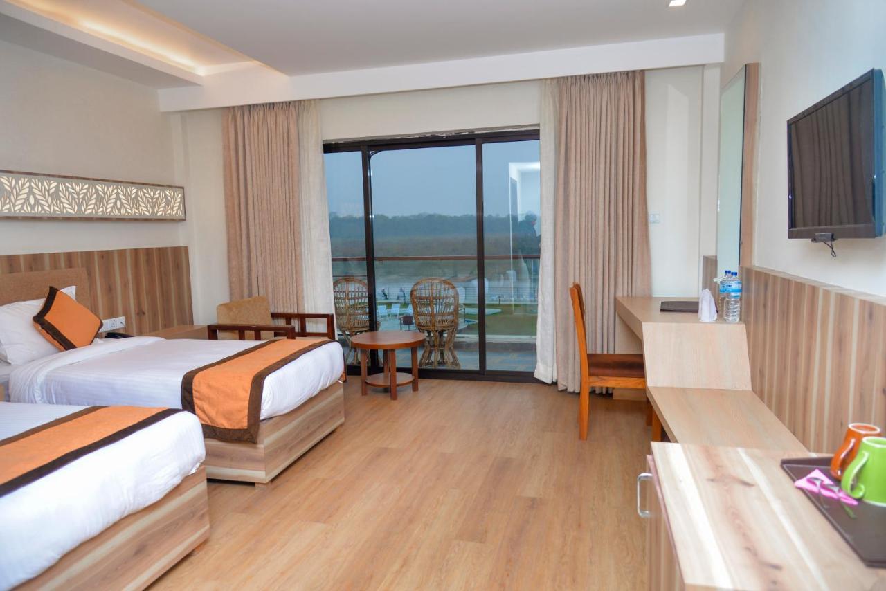 Park Safari Resort Sauraha Eksteriør bilde