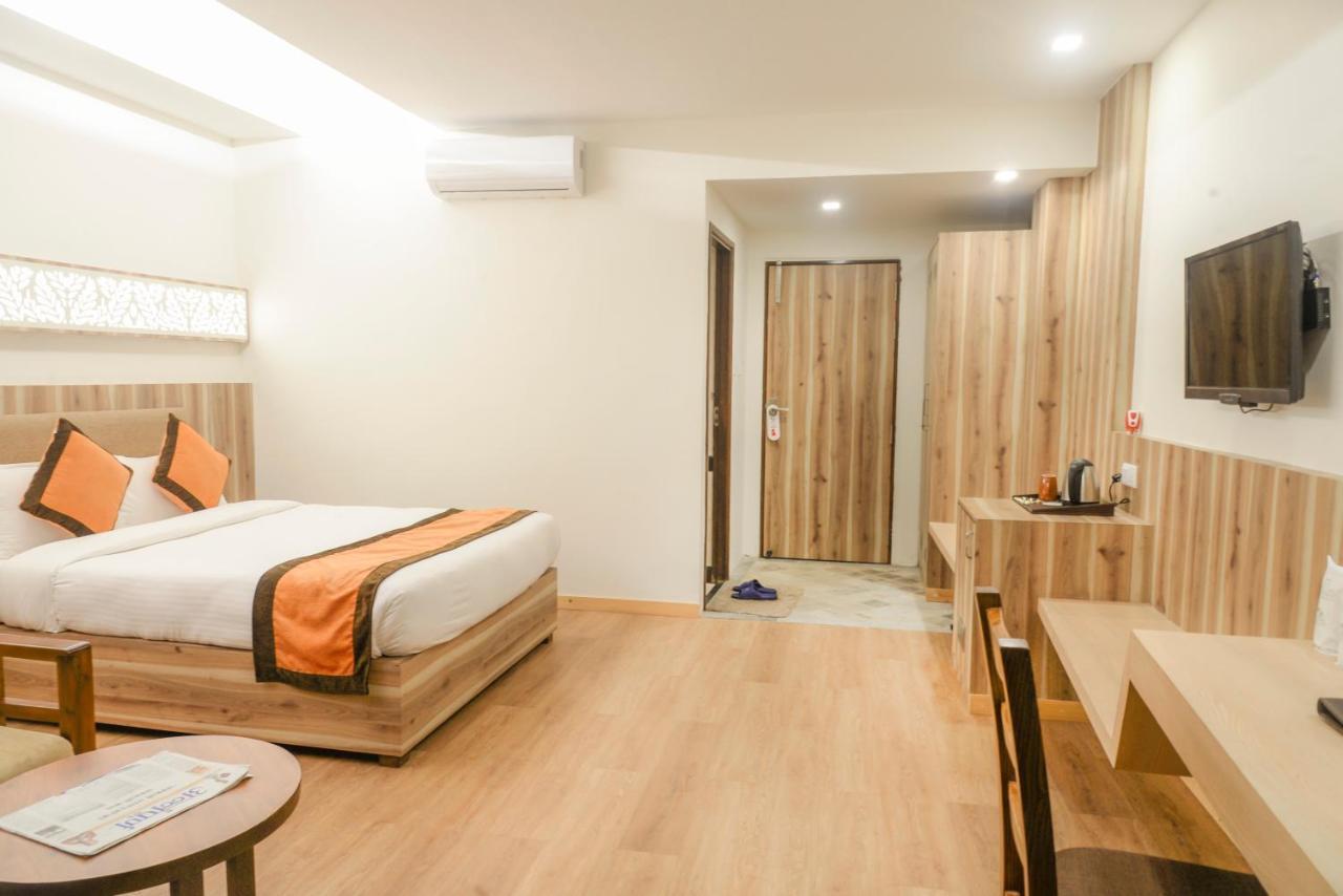 Park Safari Resort Sauraha Eksteriør bilde