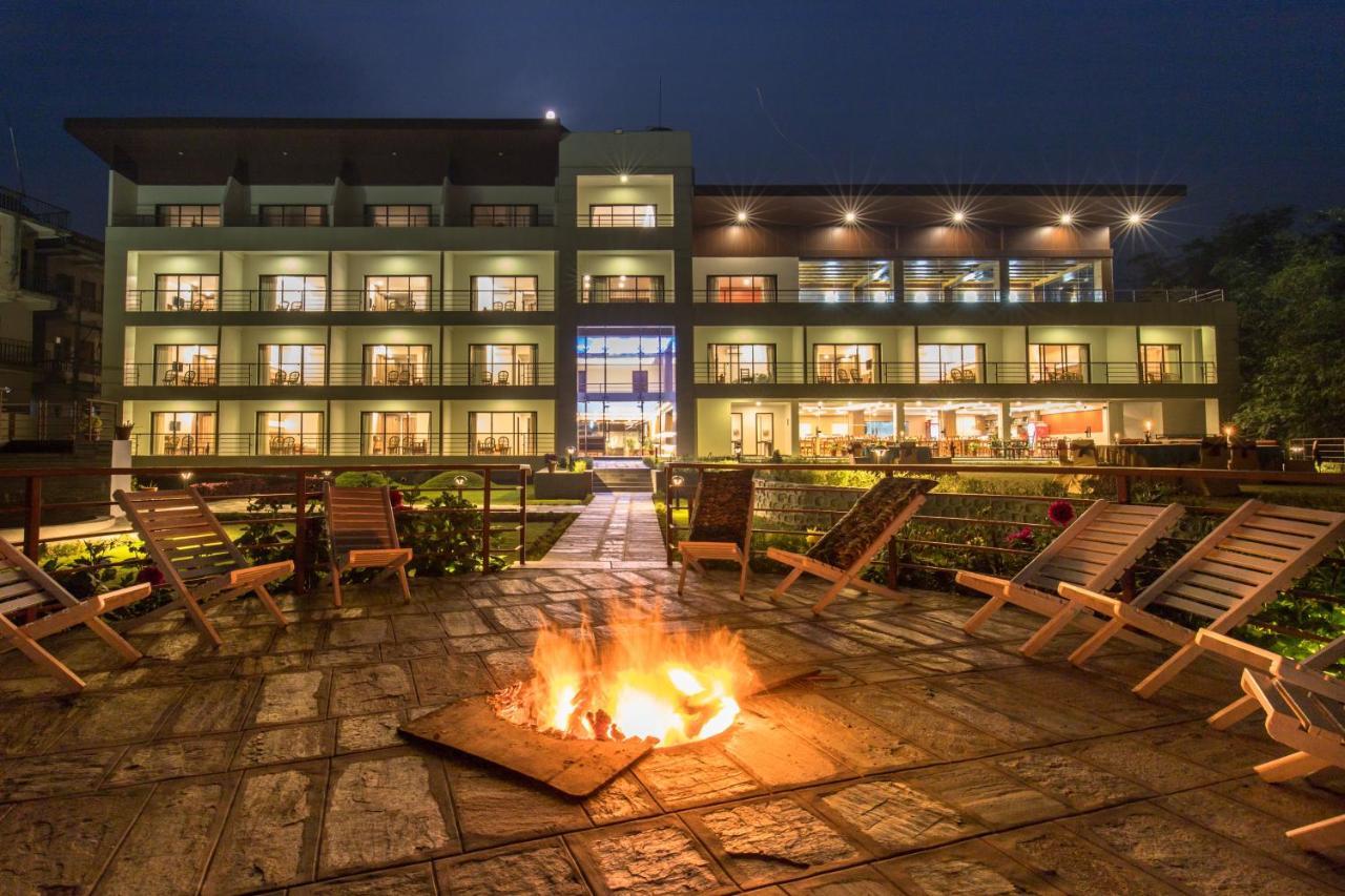 Park Safari Resort Sauraha Eksteriør bilde