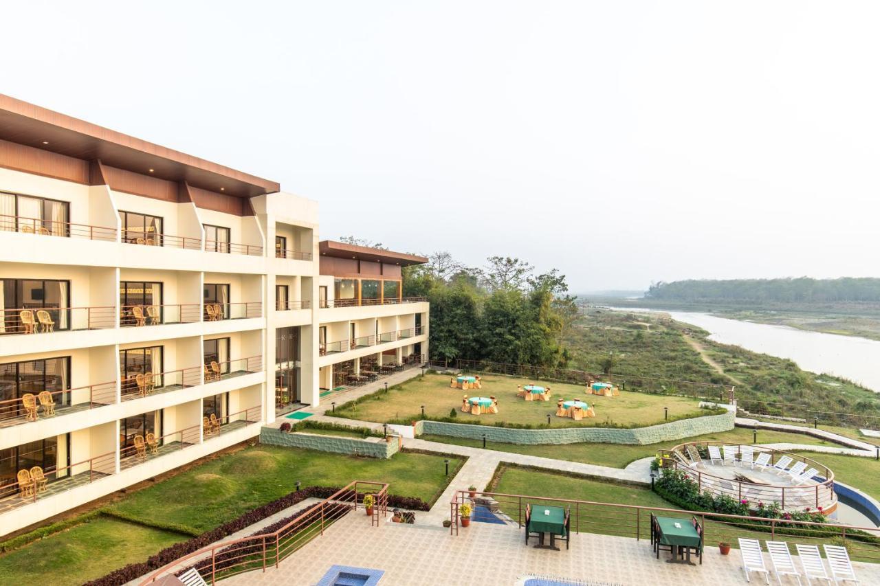 Park Safari Resort Sauraha Eksteriør bilde